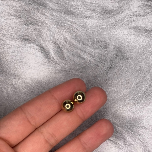 Elegant vintage Floral Clip on Earrings + gold screw on earrings - Picture 3 of 4